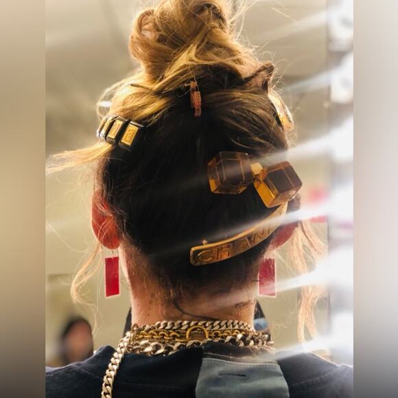 AUTH Louis Vuitton Red Lucite Rhinestone LV Logo Jumbo Hair Tie Cube Bobble - Picture 15 of 16